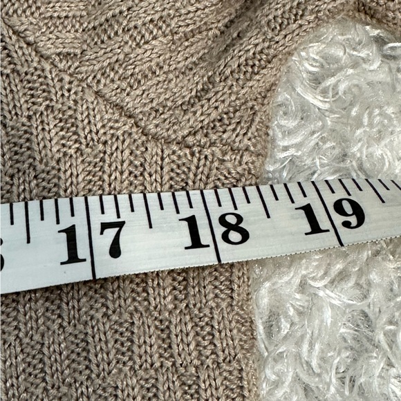 Super soft sweater by Elizabeth and Clarke Sz 4 - Picture 6 of 9